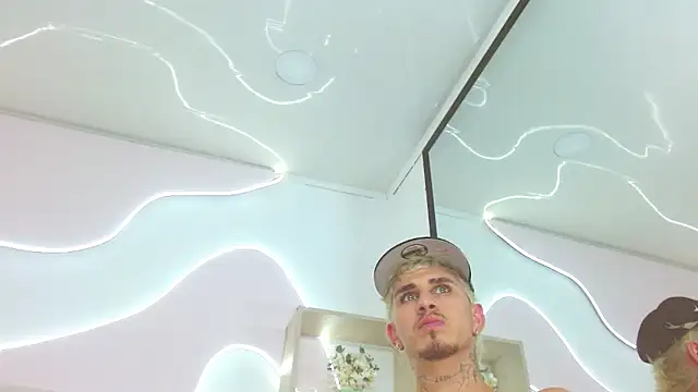 DanntheStiff's Live XXX Chat