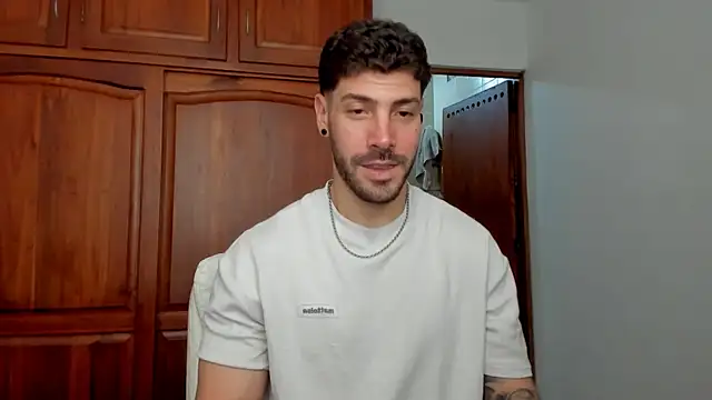 Guyinthemountain Live XXX-Chat
