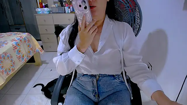 BitterMomXxx Live XXX-Chat