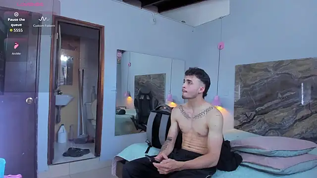 James-06 Live XXX Chat