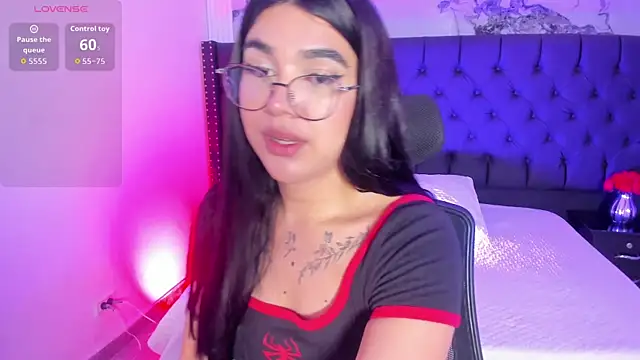 RoseCassie Adlı Modelin Canlı XXX Sohbeti