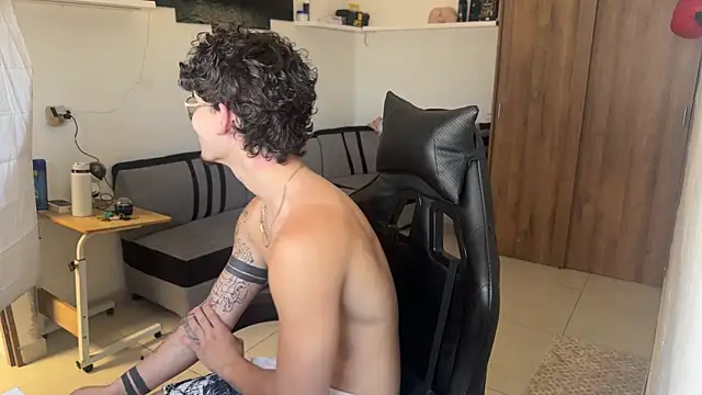 XXX chat uživo modela Kisan_Smith