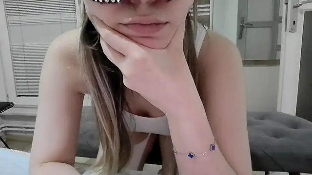 34x1Isabel34's Live XXX Chat