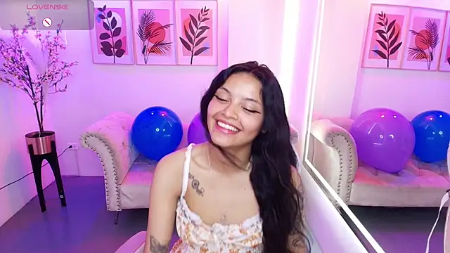 Maddie_T18's Live XXX Chat