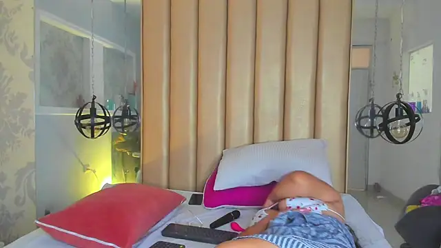 KonyBelln Live XXX chat