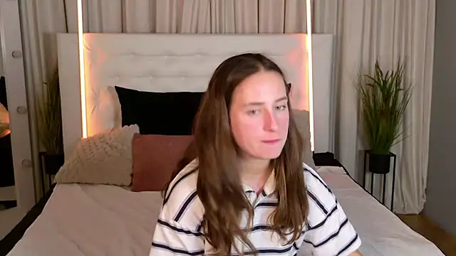 NadinnL élő XXX-chatje