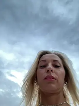 VikaBunny1 Adlı Modelin Canlı XXX Sohbeti