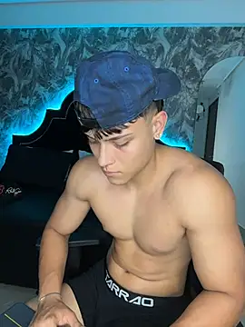 XXX chat uživo modela DilanMiller_