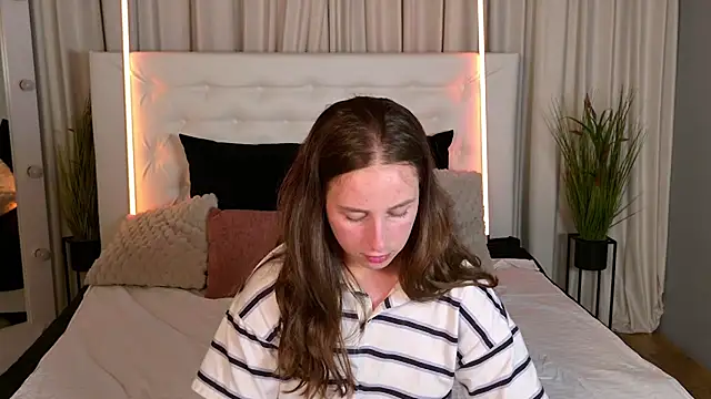 XXX chat uživo modela NadinnL