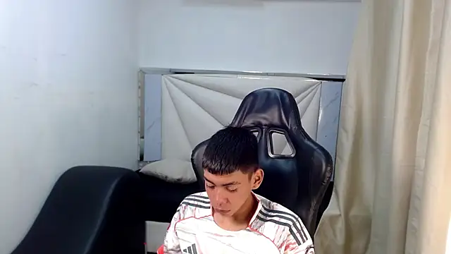 Chatroom XXX en direct de Liarr_