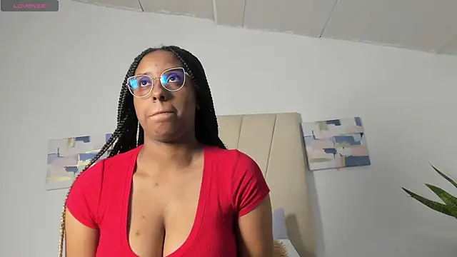Sophia_Ebony Adlı Modelin Canlı XXX Sohbeti