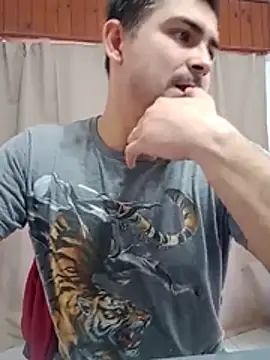 Bradd_32's Live XXX Chat