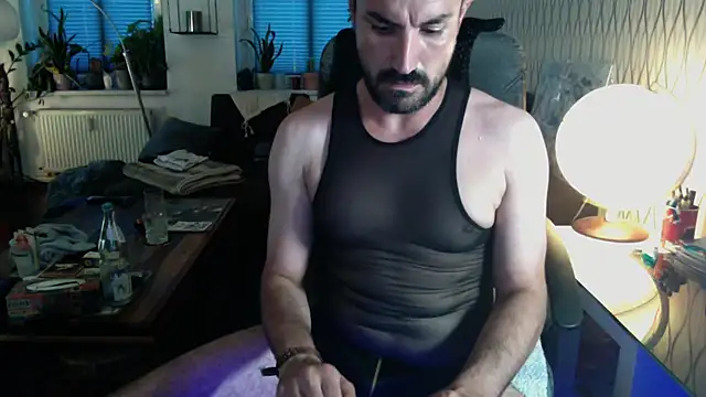 tomz0819 élő XXX-chatje