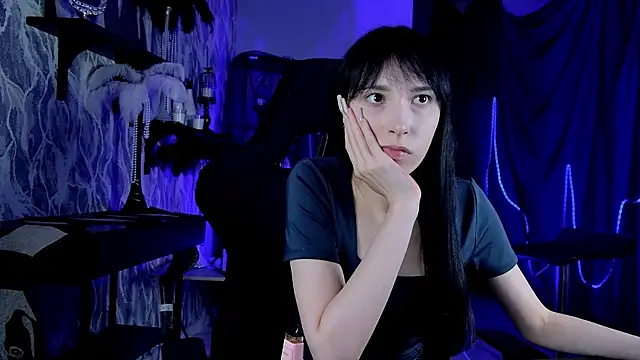 SeraphineSparda 即時 XXX 聊天