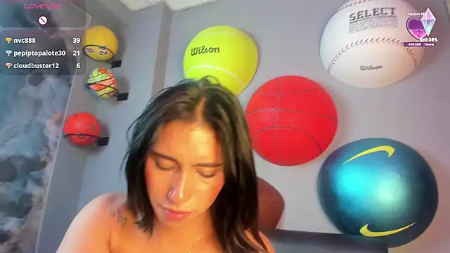 Kitty_Milan's Live XXX Chat