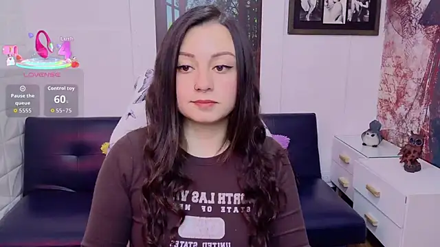 Eva_Roussell Adlı Modelin Canlı XXX Sohbeti