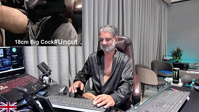 OnlineBossUK's Live XXX Chat