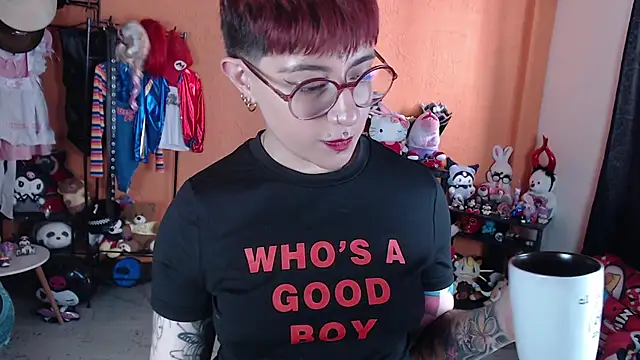 Chat +18 de MissMiia2 ao vivo