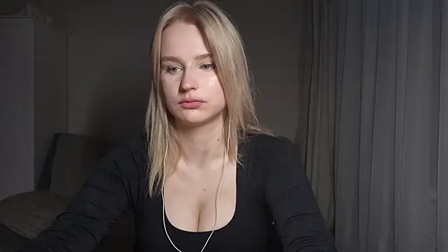 XXX chat uživo modela BloomMoon