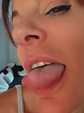 Chat +18 de JuneLaFrenchie ao vivo