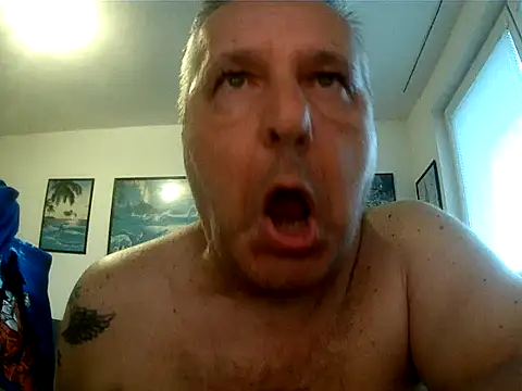 Robert_SK1n Live XXX chat