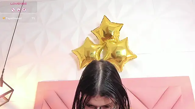 Caroline_daring Adlı Modelin Canlı XXX Sohbeti
