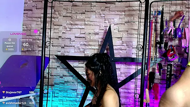 Chat XXX ao vivo de Caroline_bdsm