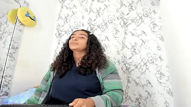 Shanom01 Adlı Modelin Canlı XXX Sohbeti