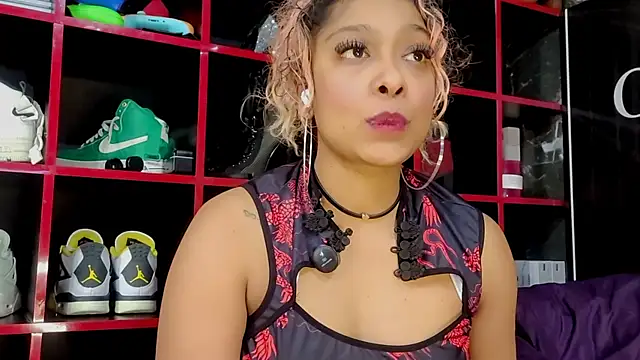 Indianbrownie élő XXX-chatje