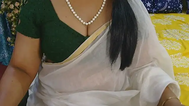 Chat +18 de Mallu_Manisha ao vivo