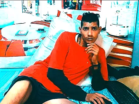IndianSavageMale Adlı Modelin Canlı XXX Sohbeti