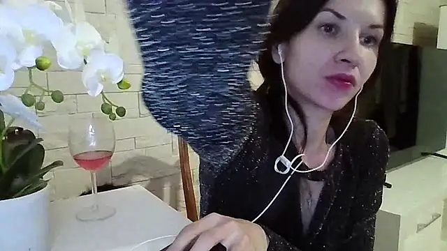 دردشة JuliaLovely الجنسية المباشرة