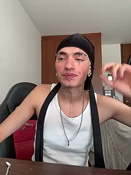 santikhalifa Adlı Modelin Web Kamerası Şovu