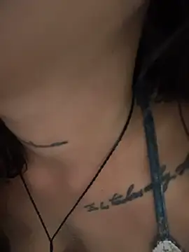 SinSirenXXX Adlı Modelin Canlı XXX Sohbeti