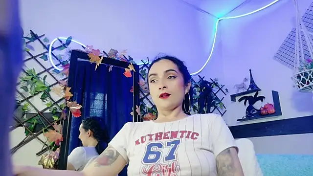 צ'אט XXX בשידור חי של KandyParis
