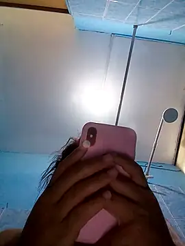 EAAM1@xh Adlı Modelin Canlı XXX Sohbeti