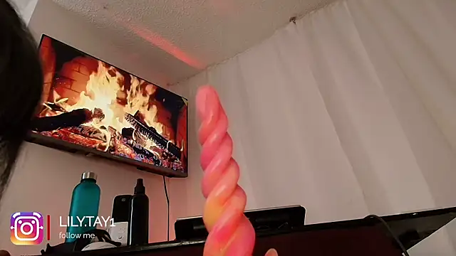 lily_tay_'s Live XXX Chat