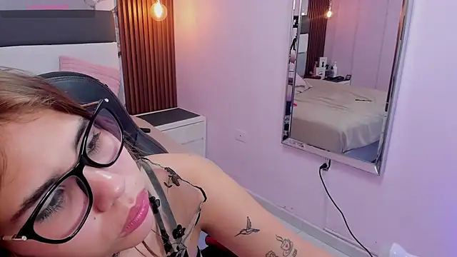 Chat +18 de ROXI_MOON1 ao vivo