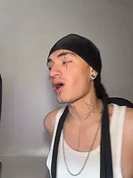 santikhalifa Chat XXX in diretta