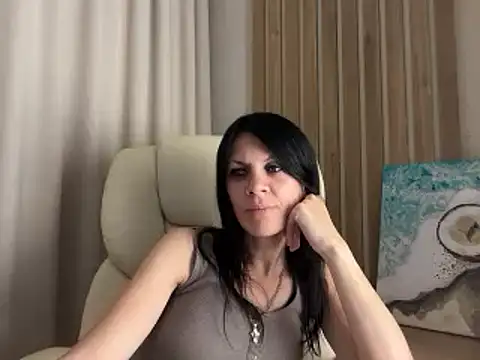 InjaAtHome Adlı Modelin Canlı XXX Sohbeti