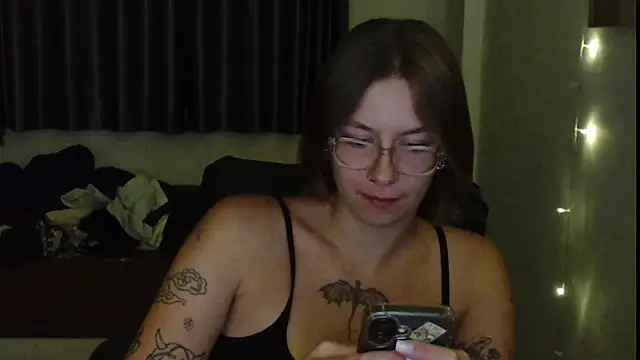 JuicyErika's Live XXX Chat
