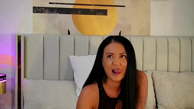 Chatroom XXX en direct de MiaJolie_