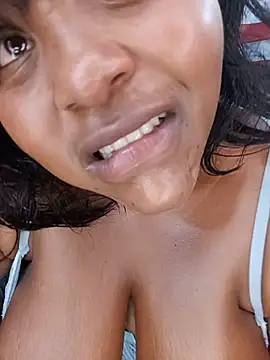 ChoklitBerryXX's Live XXX Chat