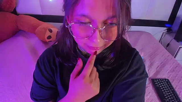 Nicky_Bonn18 Adlı Modelin Canlı XXX Sohbeti