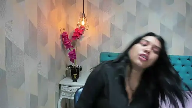 دردشة LindaBreeS الجنسية المباشرة