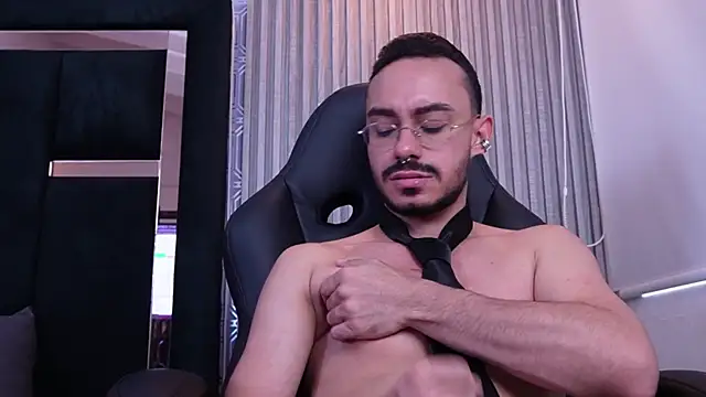 Chat +18 de thomas_montiel ao vivo