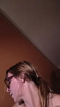 Dettybitch40 élő XXX-chatje