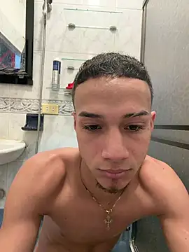 friends_lust_latin's Webcam Show