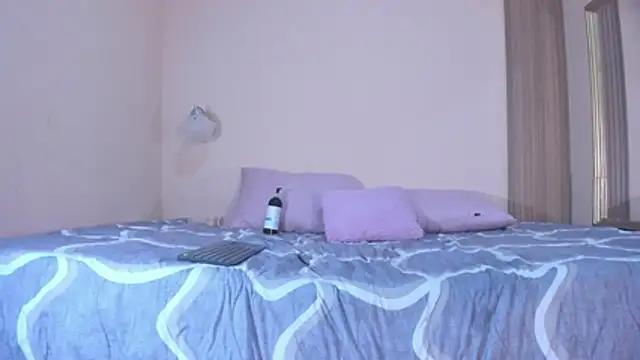 kathe_hot Adlı Modelin Canlı XXX Sohbeti