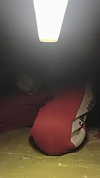 IMBADBOY4UのライブXXXチャット